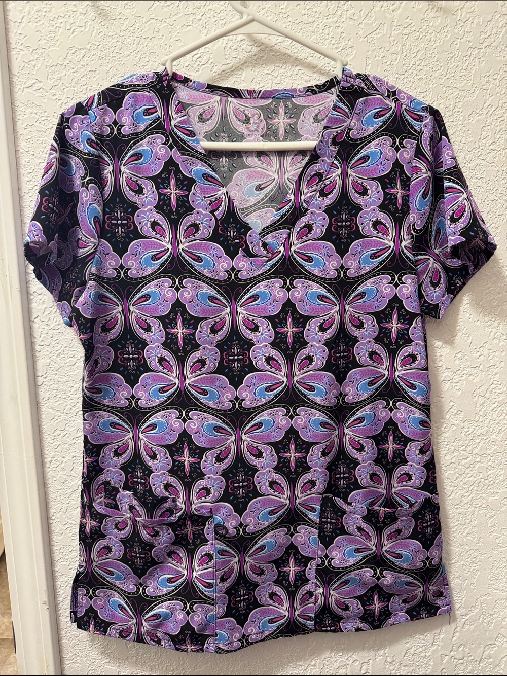 Women’s Purple Paisley V-Neck Short Sleeve Top